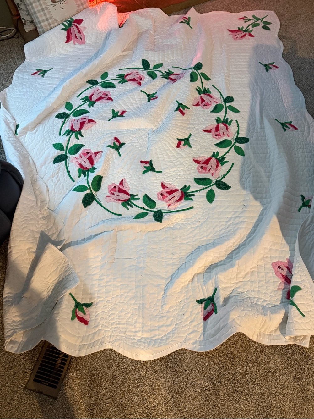Vintage Classic White Floral Rose Quilt - Pink & Green